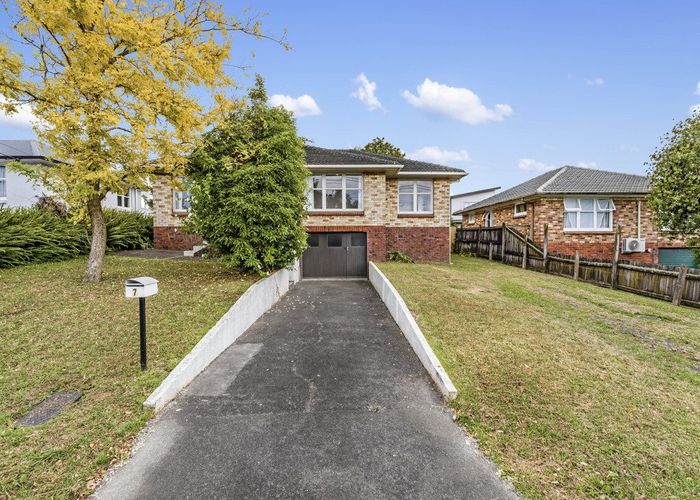  at 2/7 McRae Road, Mount Wellington, Auckland