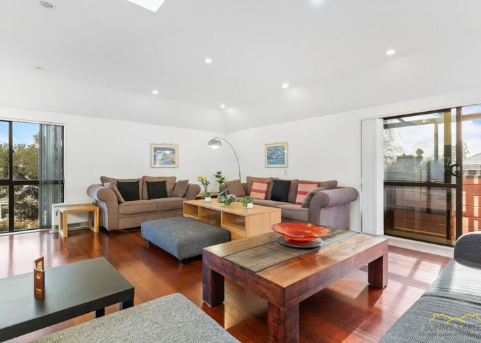  at 1/325 Mount Albert Road, Mount Roskill, Auckland City, Auckland