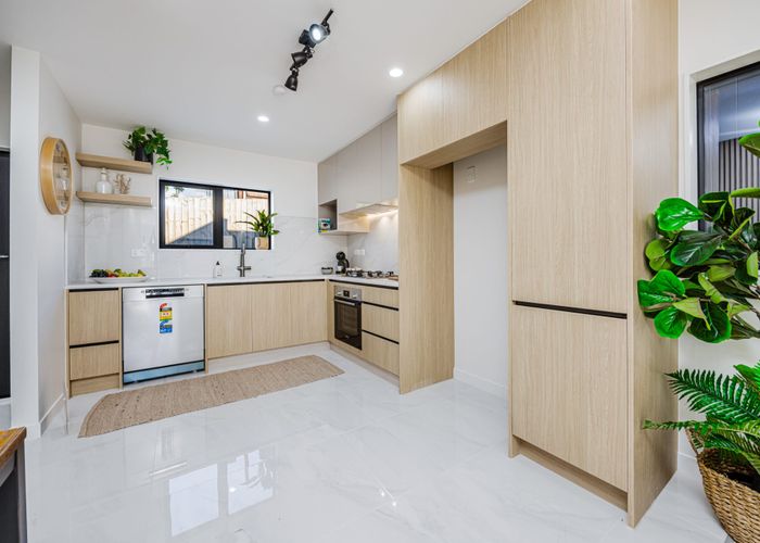  at 4 A-D Glenmore Road, Sunnyhills, Manukau City, Auckland