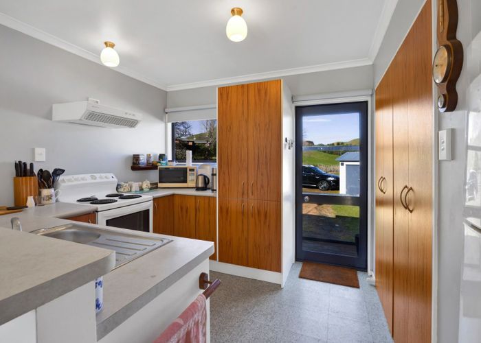  at 2445 Tarata Road, Inglewood