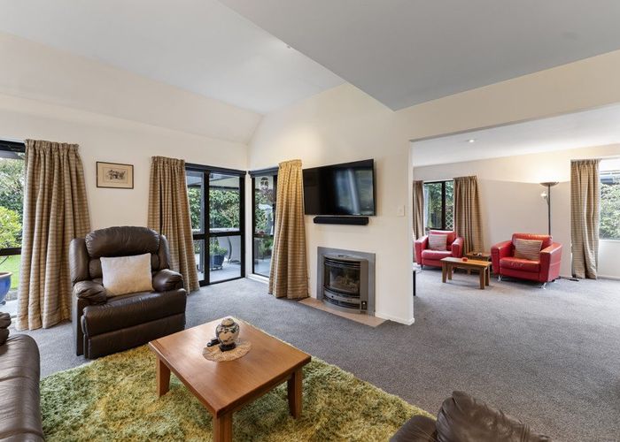  at 9 Rosefield Lane, Northcote, Christchurch