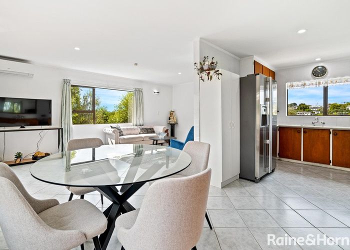  at 2/35 Topliss Drive, Northcross, Auckland
