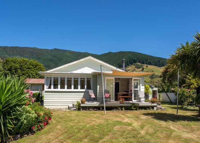  at 1406 Queen Charlotte Drive, Linkwater, Picton