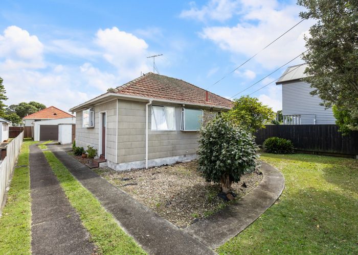  at 13 Tamatea Avenue, Point England, Auckland City, Auckland