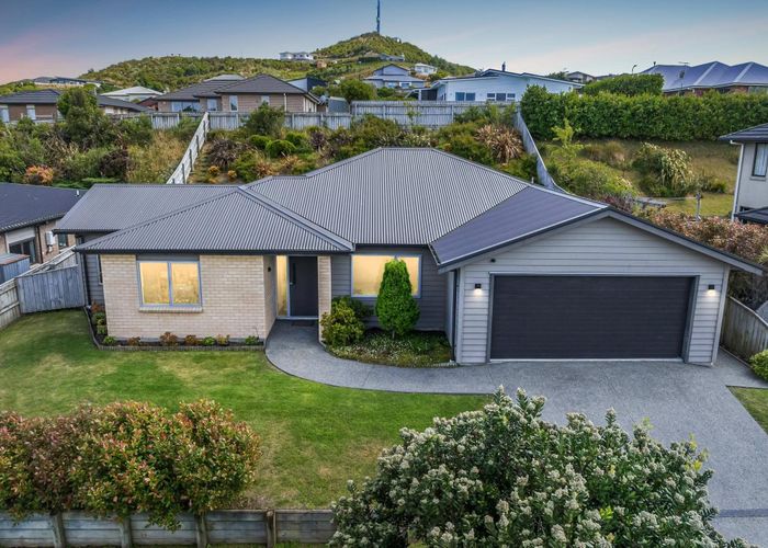  at 17 Kaimai Place, Aotea, Porirua