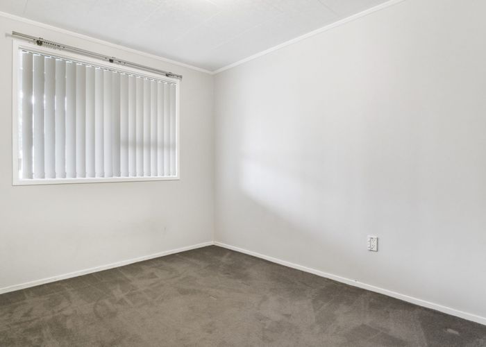  at 18 Becker Drive, Weymouth, Manukau City, Auckland