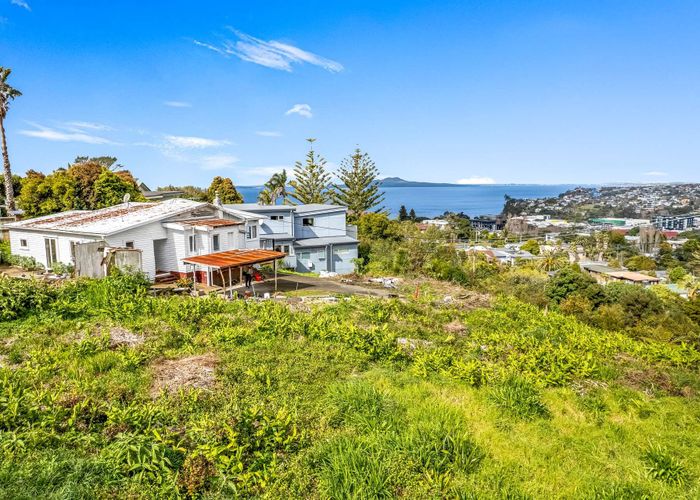  at 9 Carlisle Road, Torbay, North Shore City, Auckland
