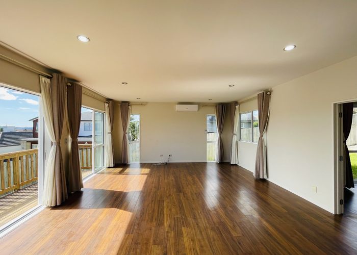  at 4A MARINA VIEW DR, West Harbour, Waitakere City, Auckland