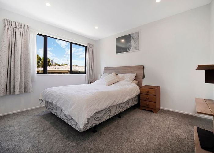  at 15d Pipitea Place, Massey East, Waitakere City, Auckland