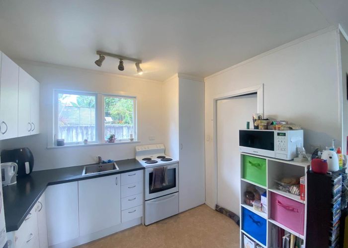  at 1/2 Derwent Crescent, Titirangi, Waitakere City, Auckland