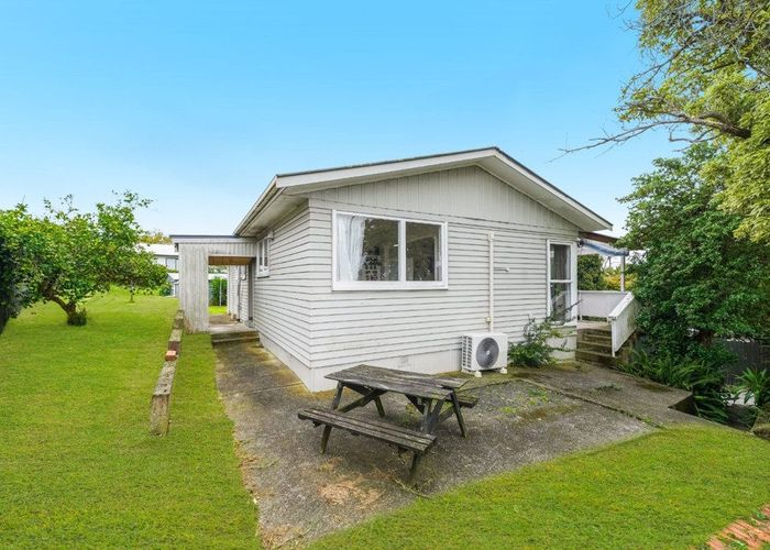  at 6 Valencia Place, Manurewa, Manukau City, Auckland