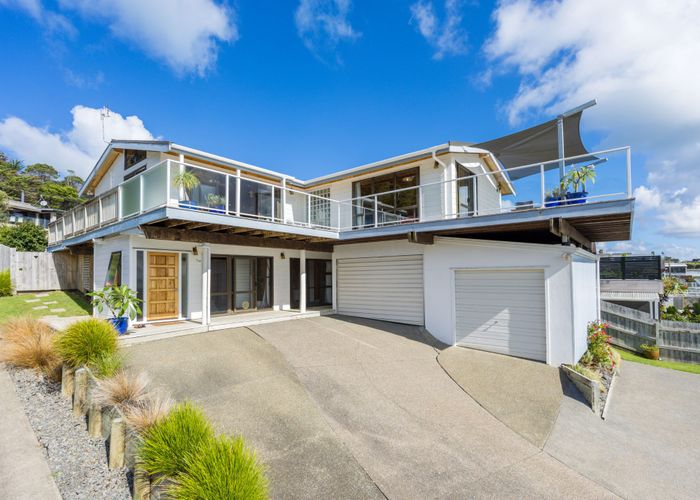  at 1/49 De Luen Avenue, Tindalls Beach, Rodney, Auckland