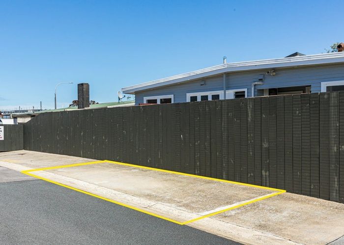  at 2/6 Oswald Crescent, Paparangi, Wellington