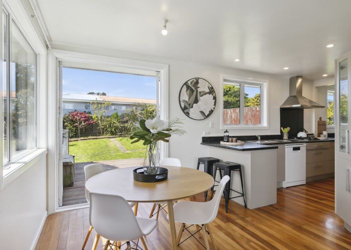  at 6 Brooker Grove, Newlands, Wellington