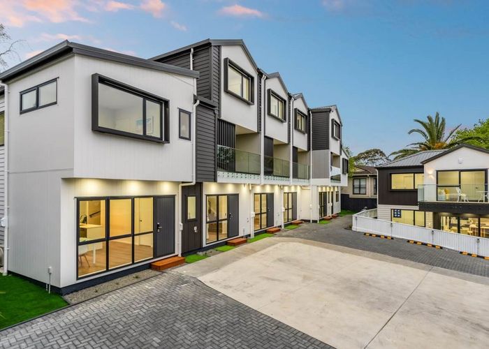  at 16F Saint Catherine Crescent, West Harbour, Auckland