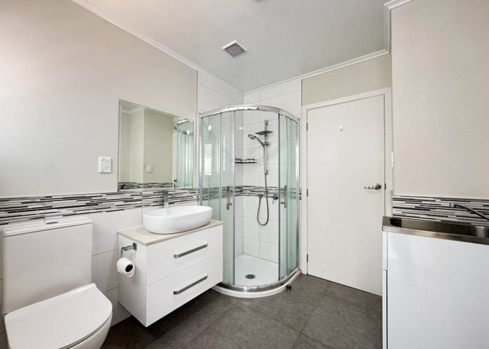  at 3/402 Mount Albert Road, Mount Roskill, Auckland