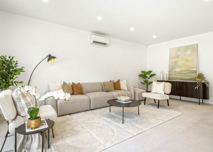  at 20 Wakaturia Way, Glenfield, North Shore City, Auckland