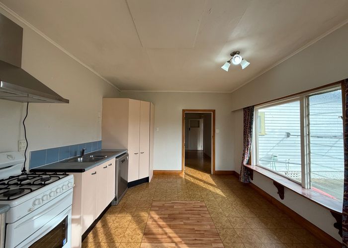  at 33 Saint Ronans Avenue, Waterloo, Lower Hutt, Wellington