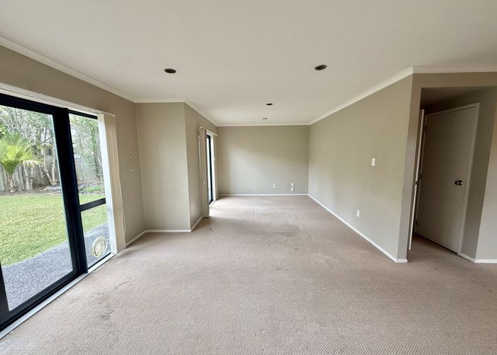  at 4 Vicente Place, Oteha, North Shore City, Auckland