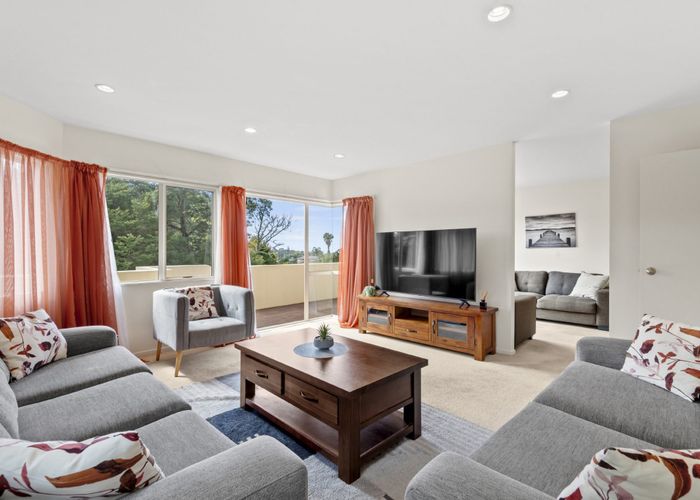 at 8 Greenleaf Way, Northcross, Auckland