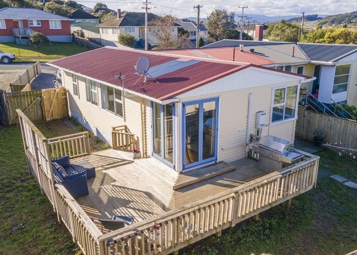  at 32 Davidson Crescent, Tawa, Wellington