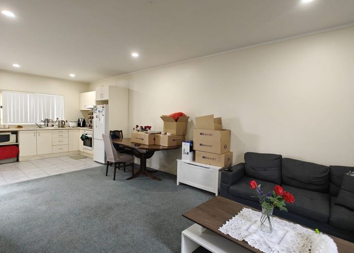  at 3 Butia Avenue, Henderson, Waitakere City, Auckland