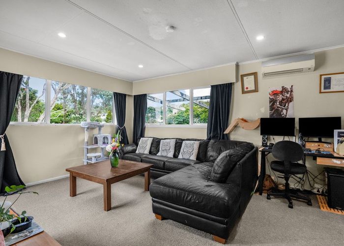  at 218 Dowse Drive, Maungaraki, Lower Hutt, Wellington