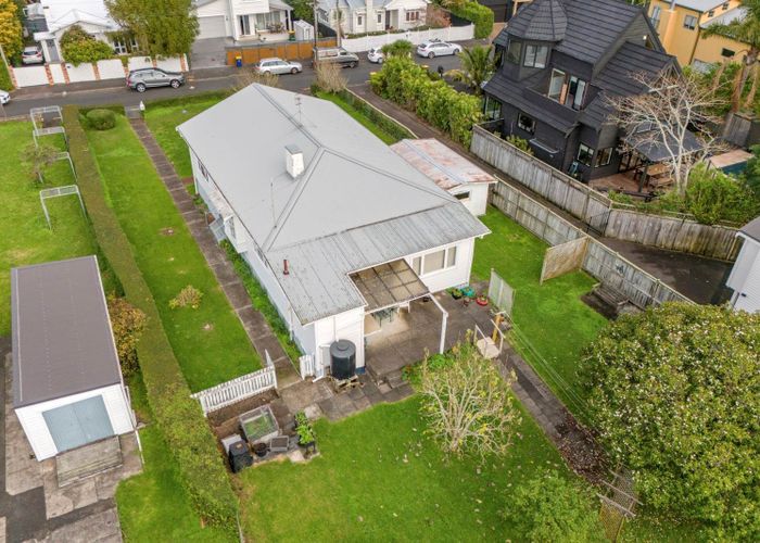  at 5 Faulkner Road, Northcote Point, North Shore City, Auckland