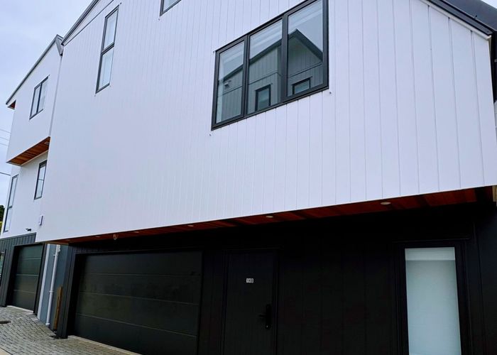  at 14b Elcoat Ave, Henderson, Waitakere City, Auckland