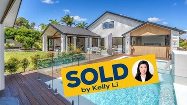  at 8 St Elmo Rise, Shamrock Park, Auckland