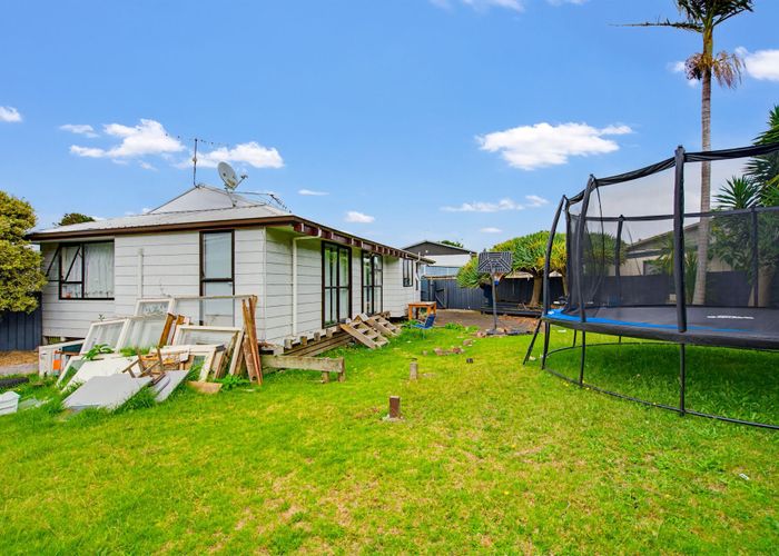  at 18 Justamere Place, Weymouth, Manukau City, Auckland