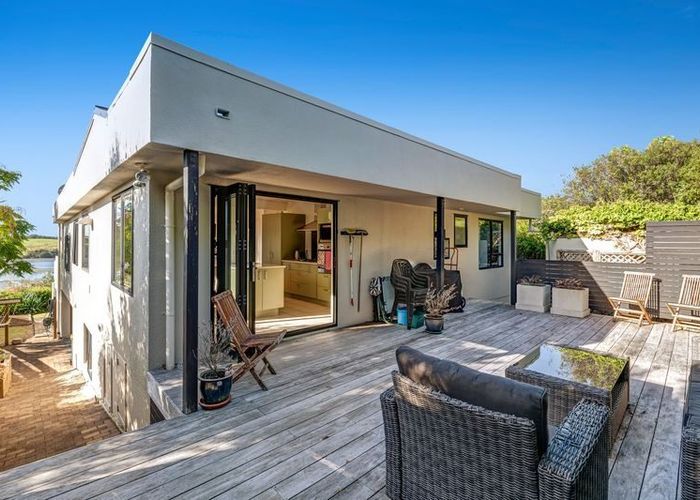  at 33 Everard Avenue, Army Bay, Whangaparaoa