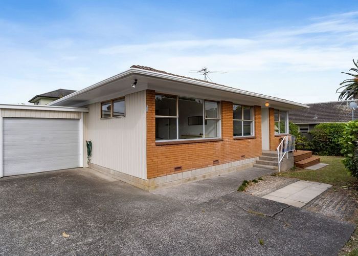 at 3/39 Eversleigh Road, Belmont, Auckland
