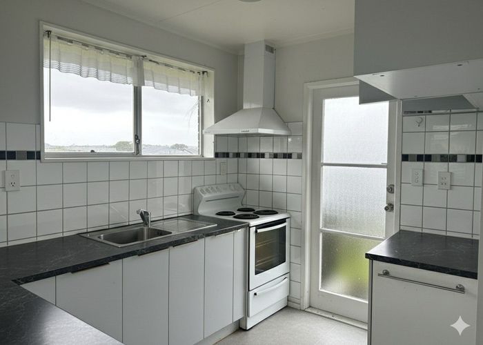  at 2/19 Megan Avenue, Pakuranga, Manukau City, Auckland