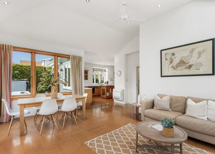  at 42 Heaton Street, Merivale, Christchurch City, Canterbury