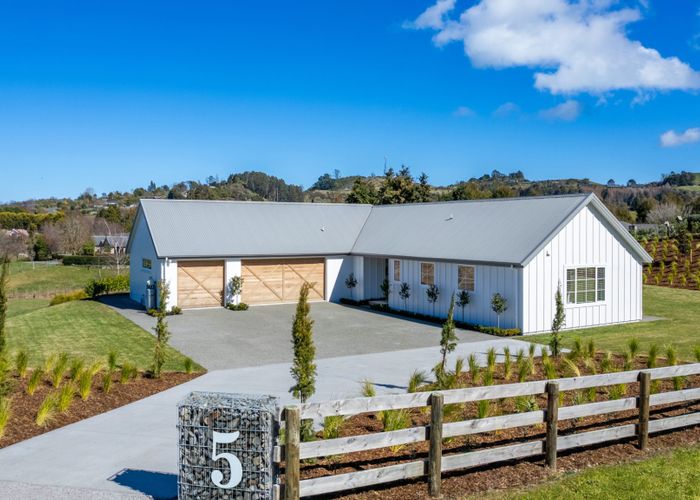  at 5 Lens Way, Taupo