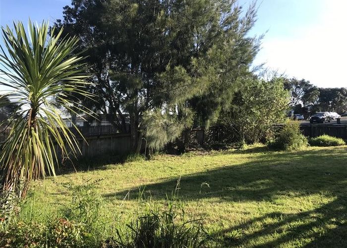  at 8 Fitzherbert Ave, West Harbour, Waitakere City, Auckland
