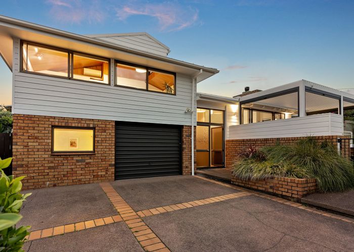  at 2/33 Sharon Road, Torbay, North Shore City, Auckland
