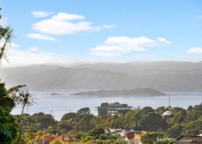  at 4 Raroa Crescent, Northland, Wellington