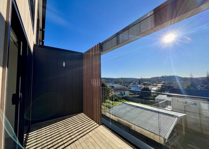  at 5/10 Fairclough Road, Beach Haven, North Shore City, Auckland