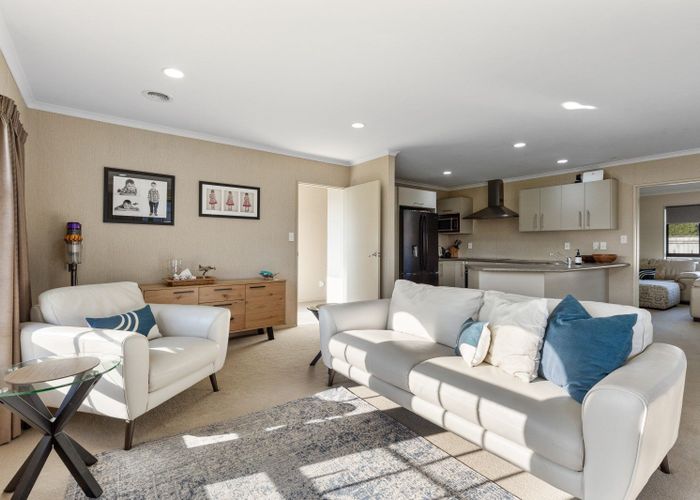  at 8 Cleveland Heights, Kelvin Grove, Palmerston North