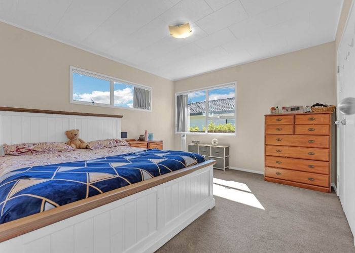  at 41 Meadowood Drive, Unsworth Heights, North Shore City, Auckland