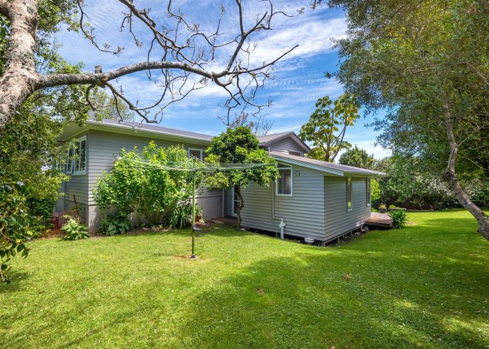  at 2 Phillip Parade, Forrest Hill, Auckland