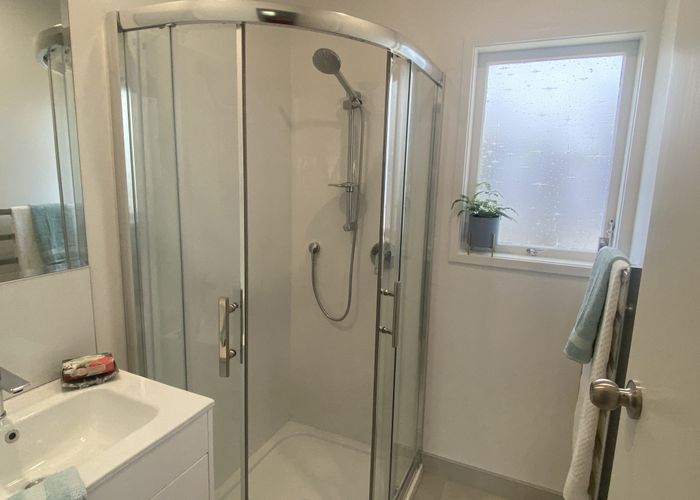  at 2/13 Brixton Road, Balmoral, Auckland