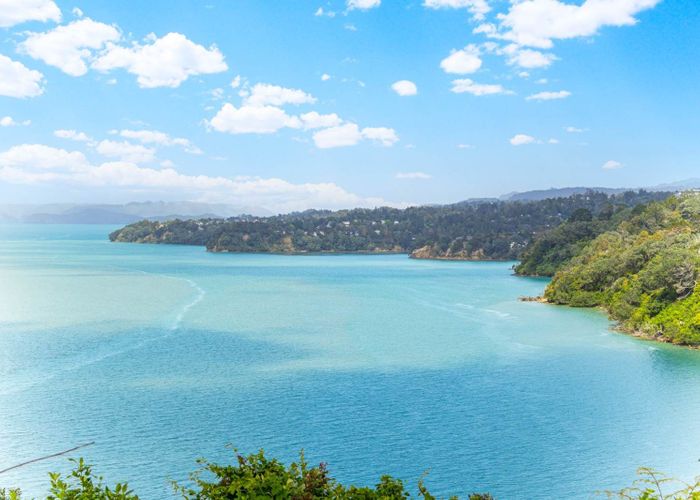  at 16 Cliff View Drive, Green Bay, Waitakere City, Auckland