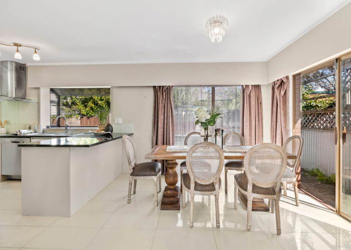  at 2 Kyeemagh Street, Botany Downs, Auckland