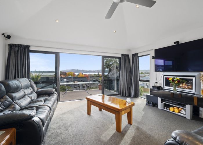  at 2 Botanical Heights Drive, Waipahihi, Taupo
