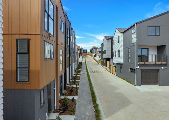  at 3-Bed/250-252 Great North Road, Henderson, Waitakere City, Auckland
