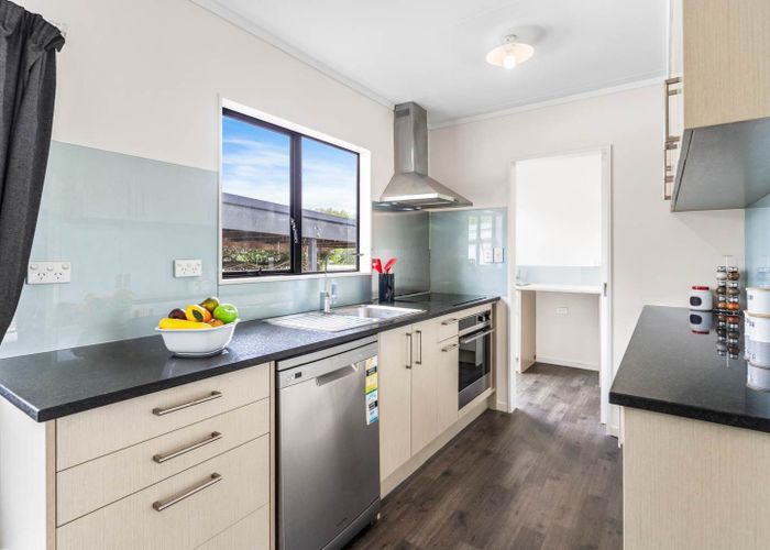  at 2/58 Riversdale Road, Avondale, Auckland