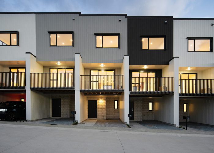  at 4 Kanapa Road, Northcross, Auckland
